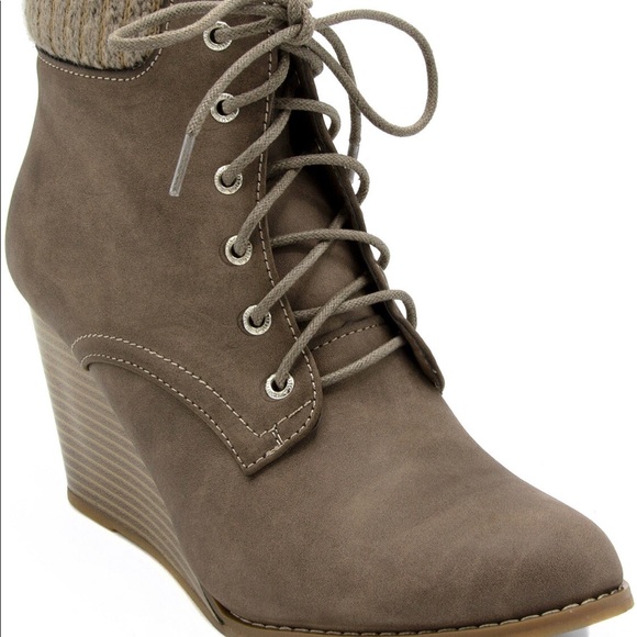 Nautica Ankle Bootie with Sweater Collar, NWT, NIB - Picture 2 of 5